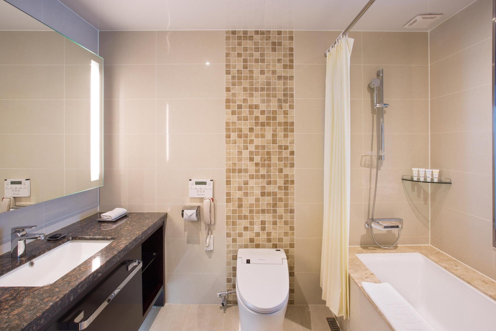 Hotel I Square 4*
