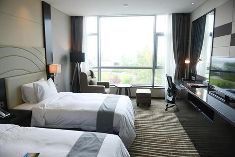 I Square Hotel 4*