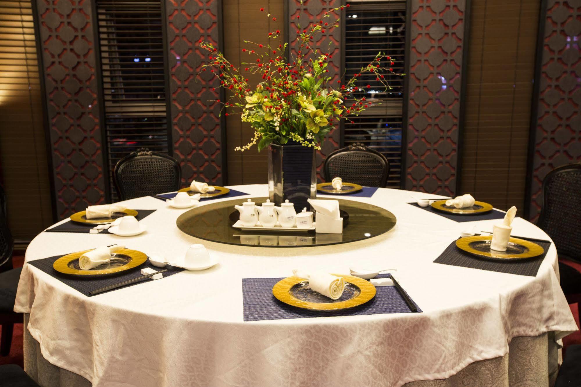 I Square Hotel 4*